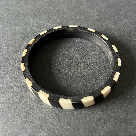 Vintage boutique handmade hand-carved mix wood wooden striped bangle - Picture 9 of 11